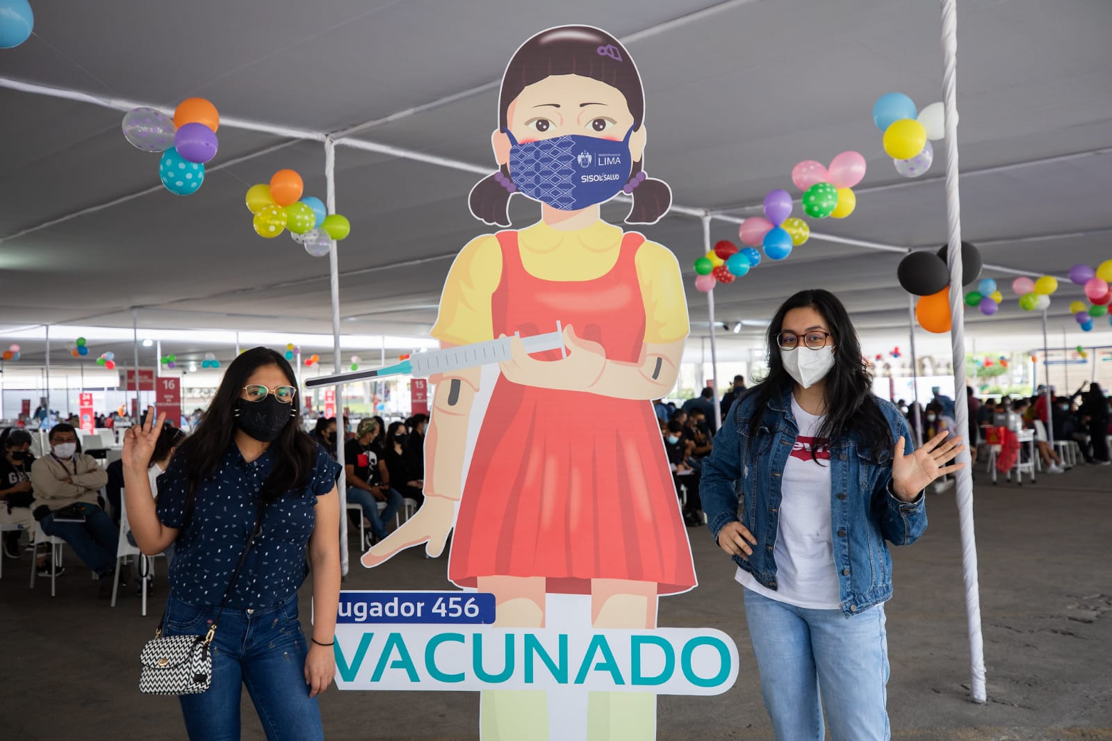 Fiesta Anti-COVID: adolescentes de 15 a 17 años participan en campaña de vacunación en el Parque de la Exposición